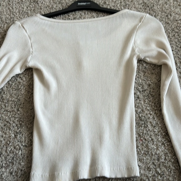 Brandy Melville Ribbed Long Sleeve White Top - Picture 3 of 3